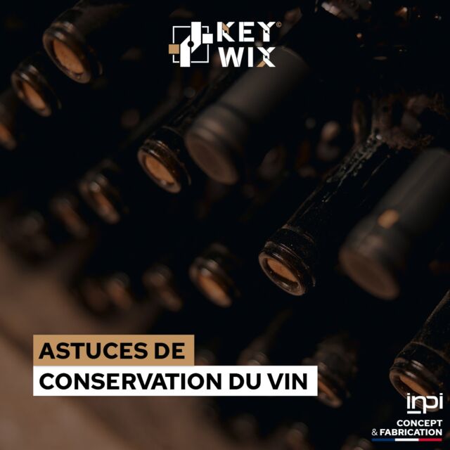 Pourquoi les bouteilles de vin doivent être conservées allongées ? 🍷

Pour les vins avec un bouchon en liège, il est crucial de les stocker allongés afin de maintenir le bouchon humide, ce qui garantit une étanchéité parfaite et permet d'éviter les risques d'oxydation et de contamination. 

Cela permet de préserver la qualité et les caractéristiques organoleptiques du vin pendant le vieillissement. 🍇

En revanche, les vins avec des bouchons en plastique ou des capsules à vis n'ont pas besoin d'être conservés allongés, car ces types de bouchons ne nécessitent pas d'humidité pour rester étanches. Cependant, beaucoup de gens continuent de stocker toutes leurs bouteilles de vin allongées par habitude ou pour une question d'uniformité de stockage.

#conservation #vin #caveavin #keywix